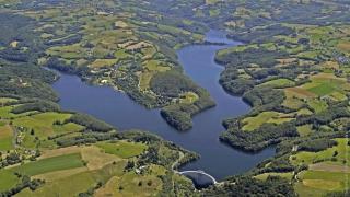 Camping La Romiguiere : La lac de la selve vue aerienne