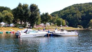 Camping La Romiguiere : Le ponton et les bateaux